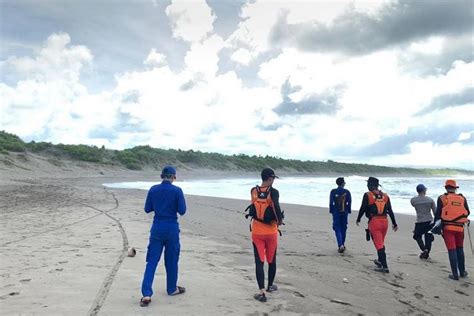 Hari Kedua Pencarian Awak Kapal Yang Hilang Di Pantai Santolo Garut