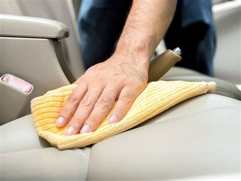 How To Clean Leather Car Seats The Right Way Big S Mobile Detailing