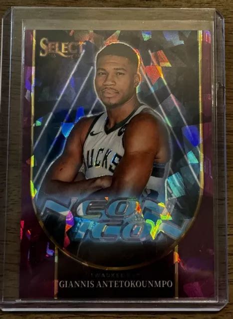 Giannis Antetokounmpo 75 2023 24 Panini Select Neon Icona Viola Ice