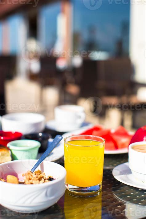 Cacao Jugo Muesli Y Frutas Para Desayunar En Una Cafeter A Del Resort