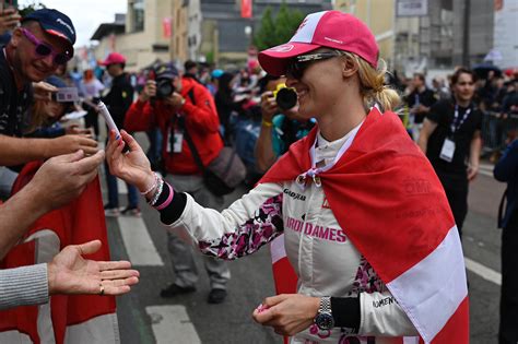 Le grand show des pilotes à la parade des 24 heures Actualité Sarthe fr