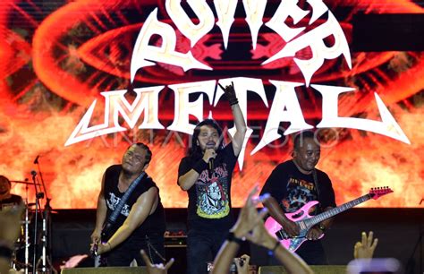 Aksi Panggung Power Metal Di Bali ANTARA Foto