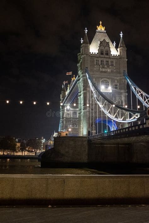 London Bridge at night UK editorial image. Image of lighting - 207889065