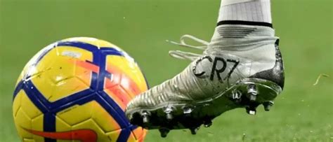 What cleats does ronaldo wear - Mailloten.com