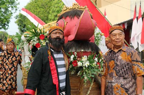 Semarakkan Hut Ke Ri Mahasiswa Kkn Uns Gelar Kirab Budaya Di