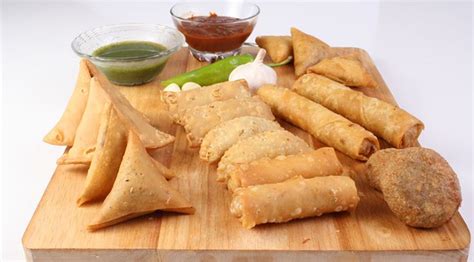 Veg Platter Mix Platter With Samosa Spring Rolls And Pakoras On At 8