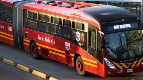 Muere una joven que se lanzó de un bus de TransMilenio para perseguir a