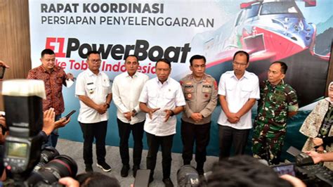 Foto F Power Boat Danau Toba Menpora Zainudin Ajang Promosi