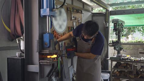 Blacksmith Nipping A Hot Metal Rod By Machine 4k Footage 28708903 Stock Video At Vecteezy