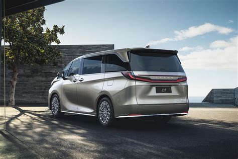 Tourists complain about people mover frequency during peak 22