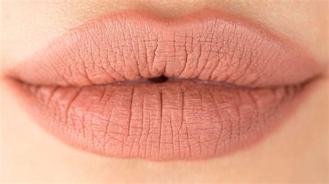 How To Properly Apply Matte Lipstick