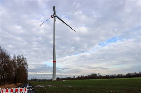 Wiek Van Windmolen Breekt Vlak Over De Grens Bij Enschede Af Enschede