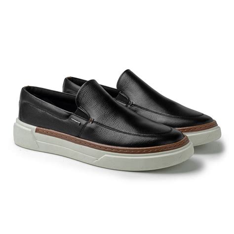 Slip On Iate Masculino Titanium em Couro Preto Calçados Laroche