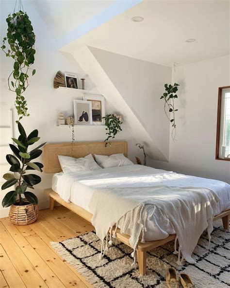 Minimalistic Boho Bedroom Setup with Hanging Plants | Simple bedroom ...