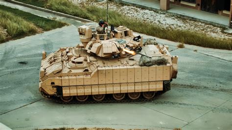 armys  abrams  xm prototypes arrive   st
