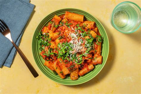 Rigatonis et sauce marinara rosée au bœuf Recette HelloFresh