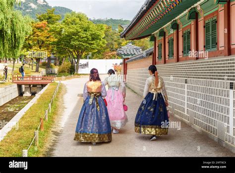 Seoul South Korea October 9 2017 Girls Wearing Korean Traditional Dress Hanbok In