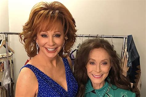 Reba McEntire Tributes Loretta Lynn I Sure Appreciate Her Paving The