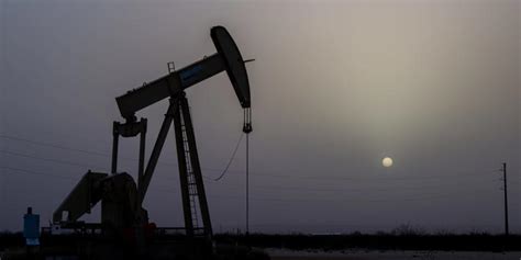 Oil Prices Down For 4th Straight Session As Traders Weigh Supply And Demand