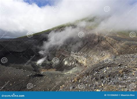 Opini O Da Cratera Do Vulc O De Lokon Em Sulawesi Imagem De Stock