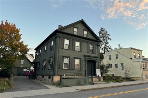 Lizzie Borden House Tour Review: A Spooky & Unsolved History - UponArriving