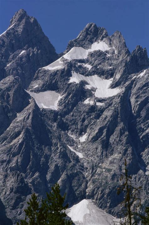 无人公园竖图室外白天仰视旅游度假石头美景山雪雪山大雪美国阴影光线石子影子冰积雪景观山峰雪景冬季