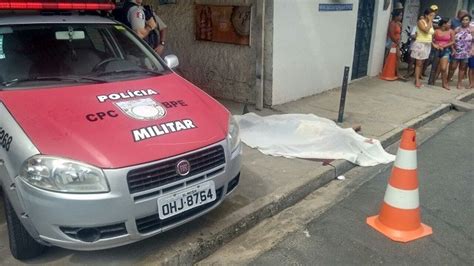 G1 Homem é executado tiros na cabeça no Jacintinho em Maceió