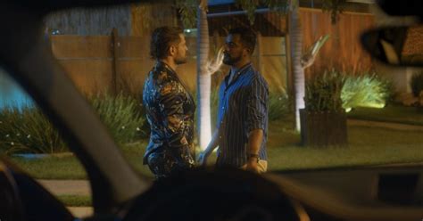 Fãs de Rensga Hits comemoraram que Globo exibiu beijo gay de Samuel de