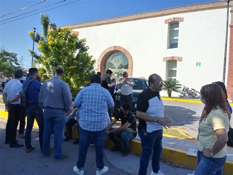 Docentes Del Instituto De Marzo Se Manifiestan En Palacio De