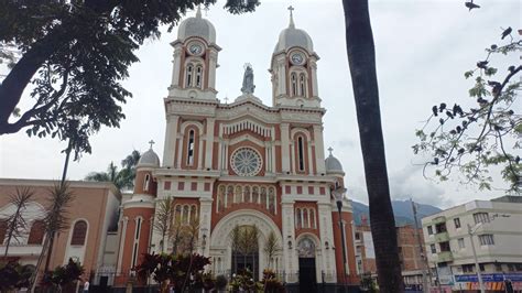 Parque Principal De Bello Medell N Colombia Por Los Caminos De