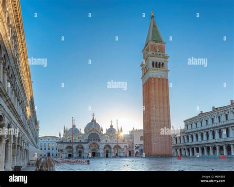 La plaza de San Marcos en Sunrise Venecia Italia Fotografía de stock