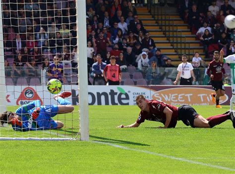 Salernitana Sassuolo Rivivi La Moviola Tutto Regolare Sui Gol Dei