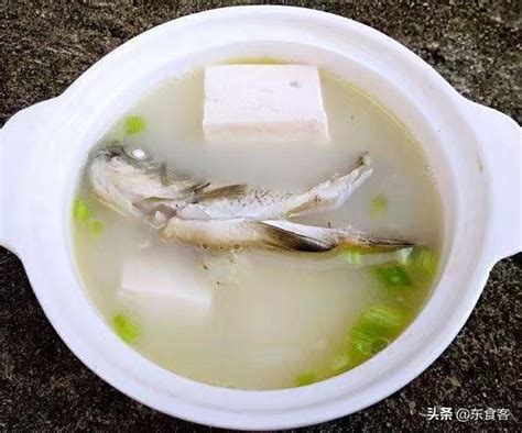 煮鯽魚湯時，直接加熱水是錯的，多做一步，魚湯更美味且無腥味 每日頭條