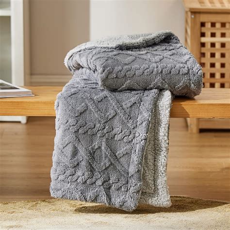 Bedsure Sherpa Fleece Throw Blanket Fluffy Fuzzy Soft Warm Jacquard