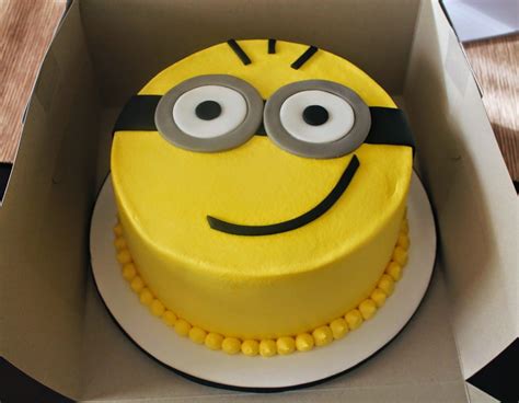 Easy And Fun Minion Cake Decorations Ideas For A Despicable Birthday Party