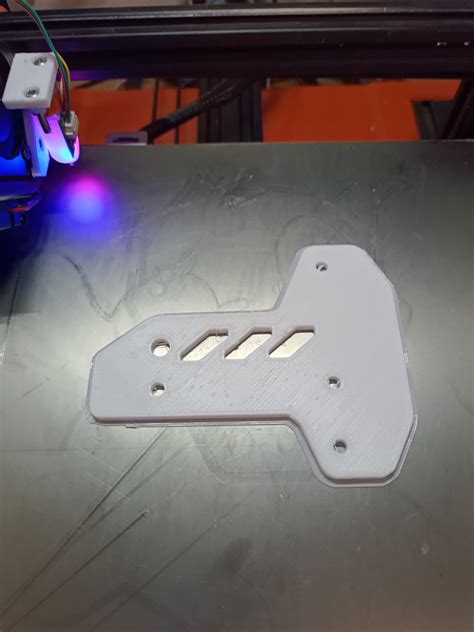 STL file Tevo Tarantula Pro right bracket・Design to download and 3D
