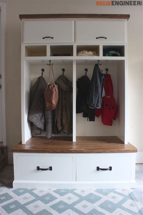 Mudroom Lockers with Bench { Free DIY Plans }