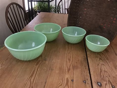 Jadeite Fireking Nesting Mixing Bowls Set Of 4 Etsy In 2021 Mixing Bowls Mixing Bowls Set Bowl