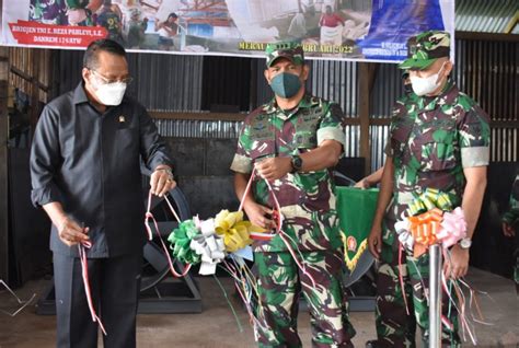 Anggota Korem 174 ATW Bantu Atasi Kesulitan Petani Di Kabupaten Merauke