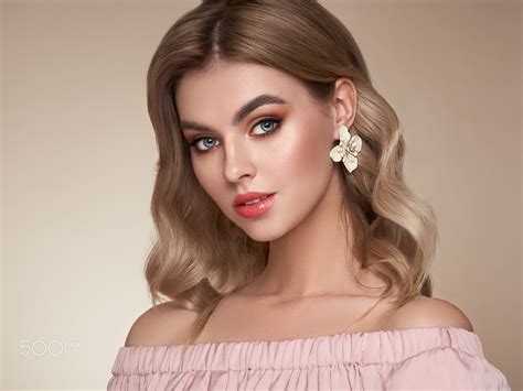 Oleg Gekman Women Blonde Long Hair Wavy Hair Makeup Looking At Viewer Lipstick Blush Earring