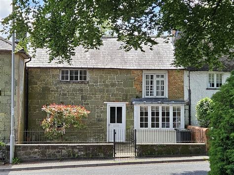 3 Bed Terraced House For Sale In Butts Knapp Salisbury Road