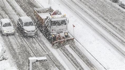 El Temporal De Nieve Cierra Puertos De Monta A Y Obliga Al Uso De Cadenas