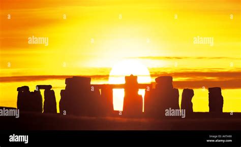 Stonehenge winter solstice hi-res stock photography and images - Alamy