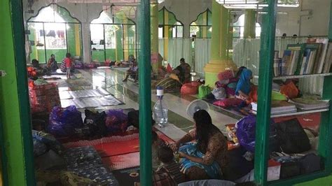 Orang Mengungsi Akibat Banjir Di Makassar Jabar Media Online