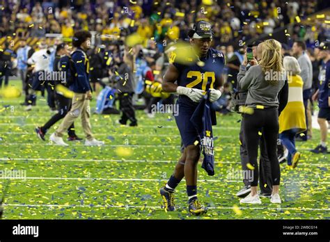 Michigan Wolverines Running Back Kalel Mullings Runs Through The