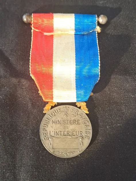 MÉDAILLE DHONNEUR POUR ACTE DE COURAGE ET DE DÉVOUEMENT Ministère