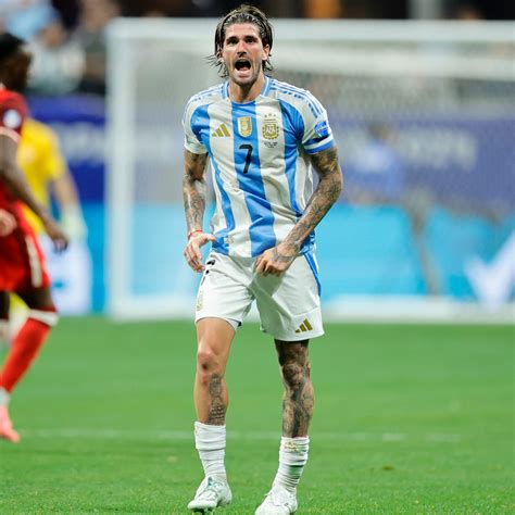 De Paul contestó si sería el capitán de la Selección ante la ausencia