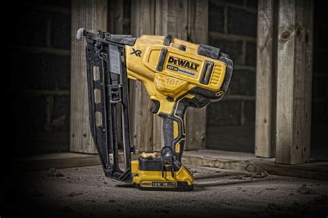 Dewalt DCN660D2 QW Clavadora De Acabado Sin Escobillas XR 18V