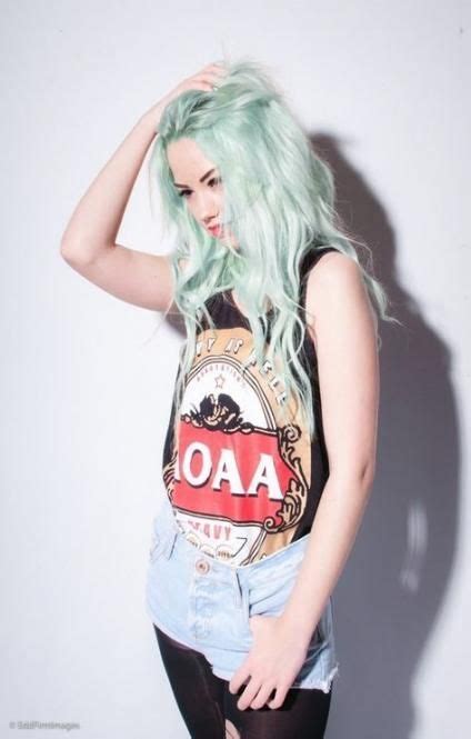 30 Glamorous Light To Dark Green Hair Styles Trending Now Cabelo