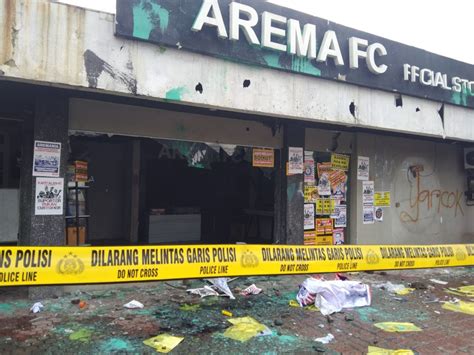 Orang Ditangkap Usai Demo Ricuh Di Kantor Arema Fc